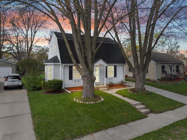 608 Pennsylvania AVENUE, West Bend, WI 53095