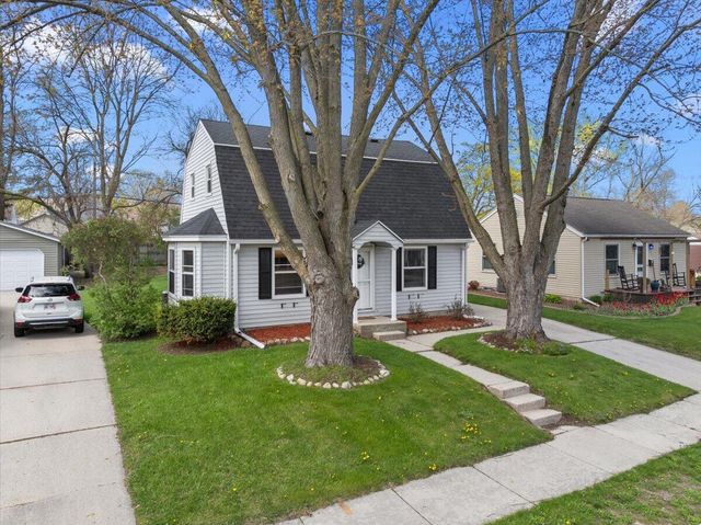 608 Pennsylvania AVENUE, West Bend, WI 53095