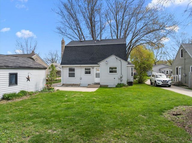 608 Pennsylvania AVENUE, West Bend, WI 53095