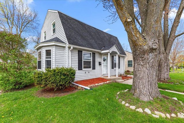 608 Pennsylvania AVENUE, West Bend, WI 53095
