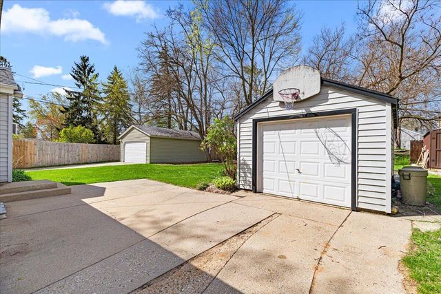 608 Pennsylvania AVENUE, West Bend, WI 53095