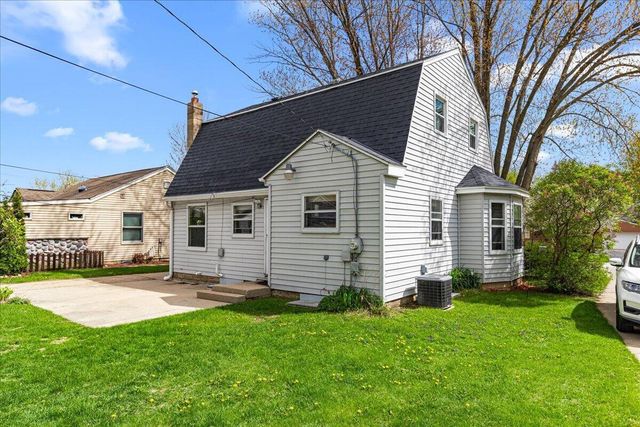 608 Pennsylvania AVENUE, West Bend, WI 53095