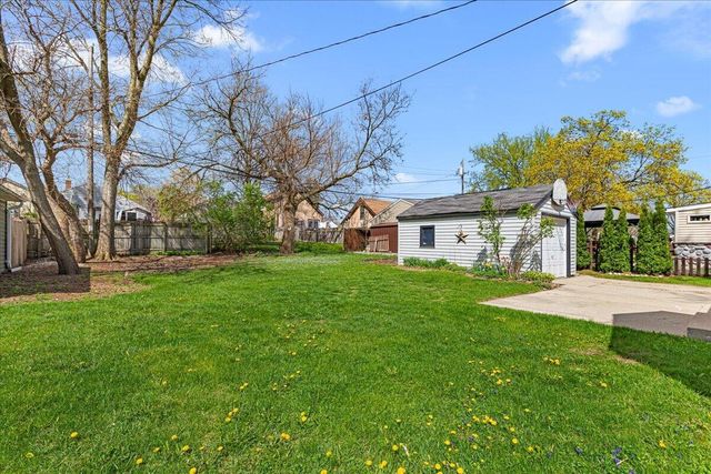 608 Pennsylvania AVENUE, West Bend, WI 53095