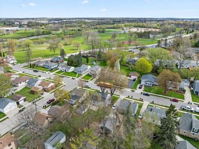 608 Pennsylvania AVENUE, West Bend, WI 53095