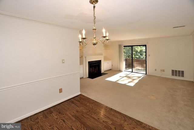 3850-A STEPPES CT, Falls Church, VA 22041