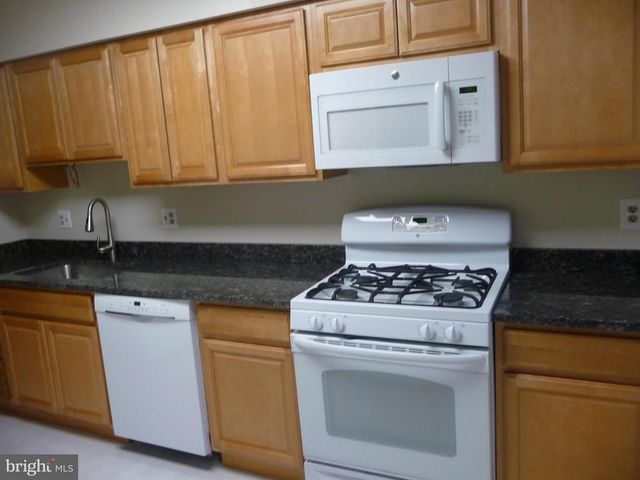 3850-A STEPPES CT, Falls Church, VA 22041