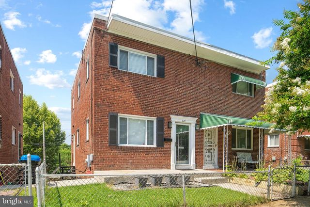821 OGLETHORPE ST NE, Washington, DC 20011