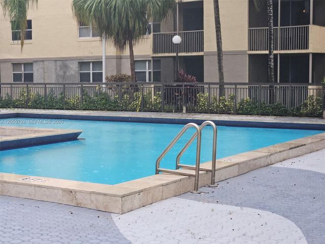 8290 Lake Dr 440, Doral, FL 33166