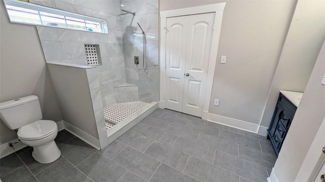 1133 W Gray Street, Houston, TX 77019