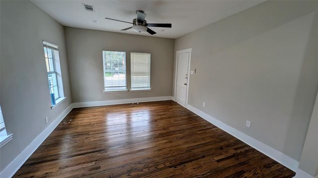 1133 W Gray Street, Houston, TX 77019