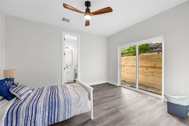 710 Link Road D, Houston, TX 77009