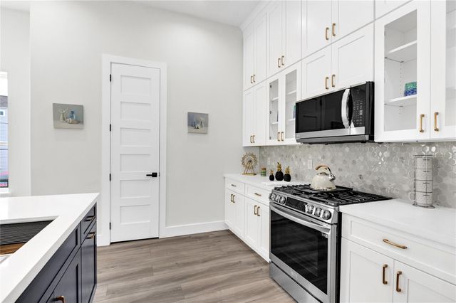 710 Link Road D, Houston, TX 77009