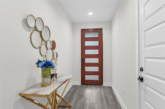 710 Link Road D, Houston, TX 77009
