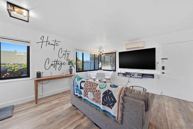 2585 J Street, San Diego, CA 92102