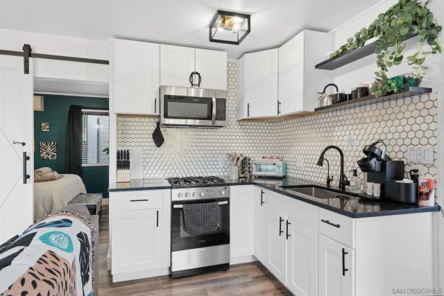 2585 J Street, San Diego, CA 92102