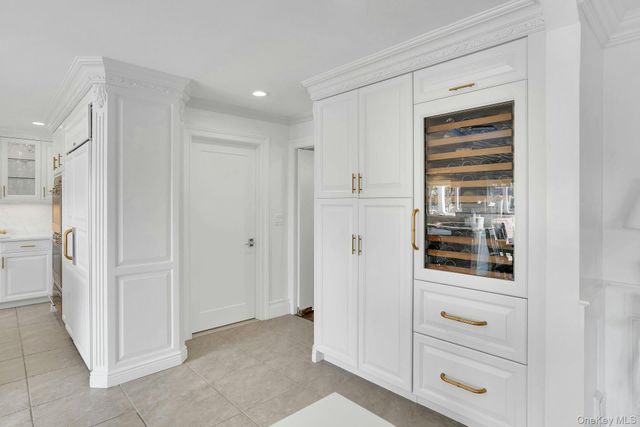 10 Beech Road, Islip, NY 11751