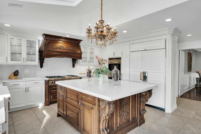 10 Beech Road, Islip, NY 11751