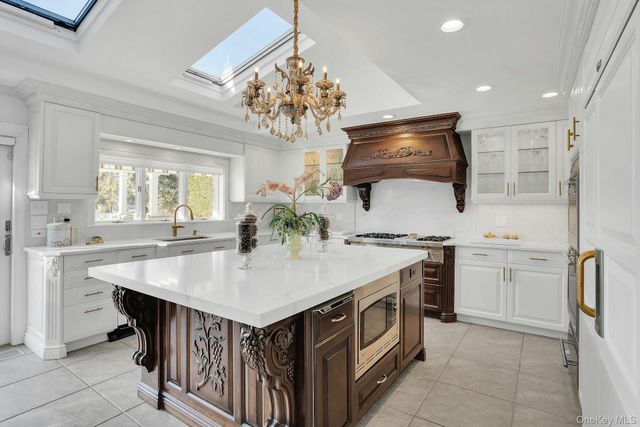 10 Beech Road, Islip, NY 11751