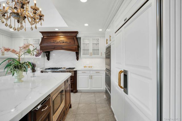 10 Beech Road, Islip, NY 11751