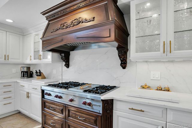 10 Beech Road, Islip, NY 11751