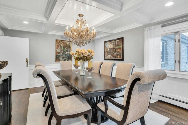 10 Beech Road, Islip, NY 11751