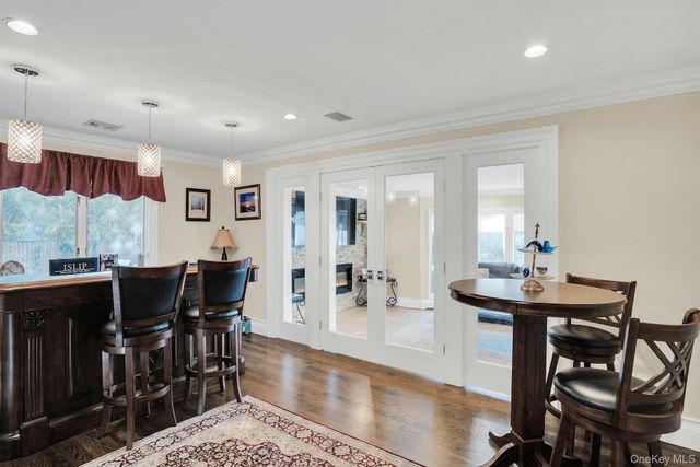 10 Beech Road, Islip, NY 11751