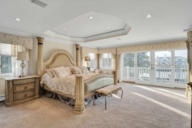 10 Beech Road, Islip, NY 11751