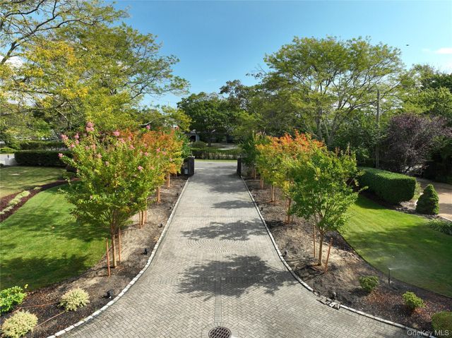 10 Beech Road, Islip, NY 11751