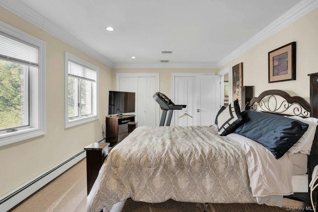 10 Beech Road, Islip, NY 11751