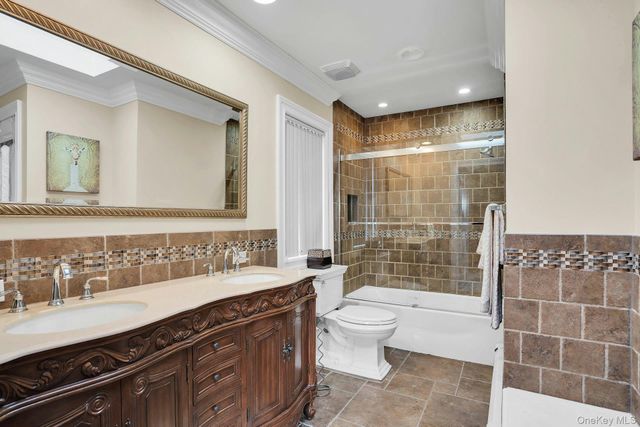 10 Beech Road, Islip, NY 11751