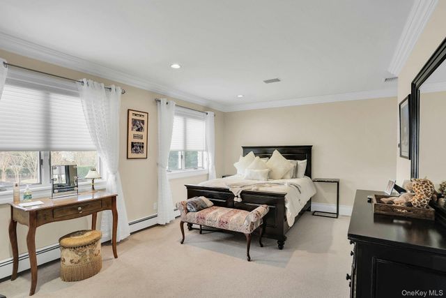 10 Beech Road, Islip, NY 11751