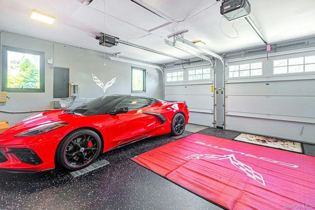 10 Beech Road, Islip, NY 11751