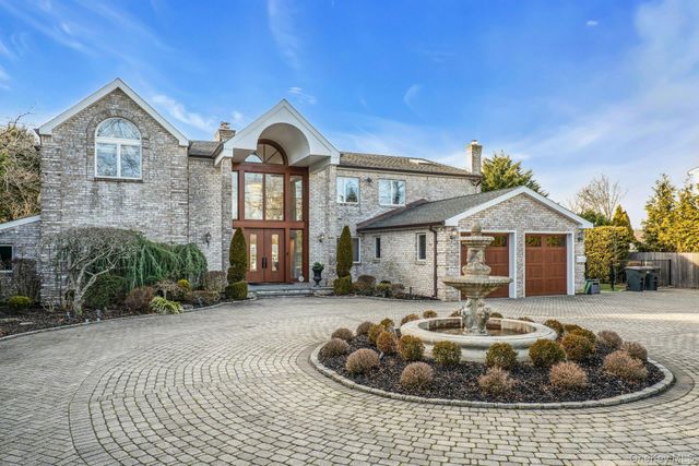 10 Beech Road, Islip, NY 11751