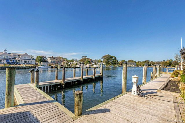 10 Beech Road, Islip, NY 11751