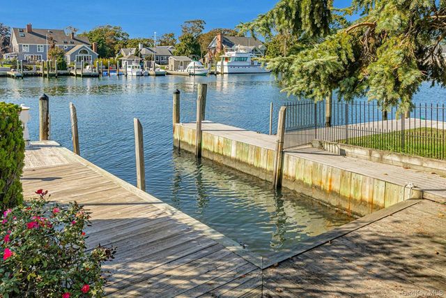 10 Beech Road, Islip, NY 11751