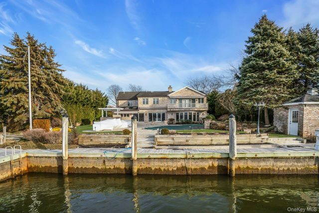 10 Beech Road, Islip, NY 11751