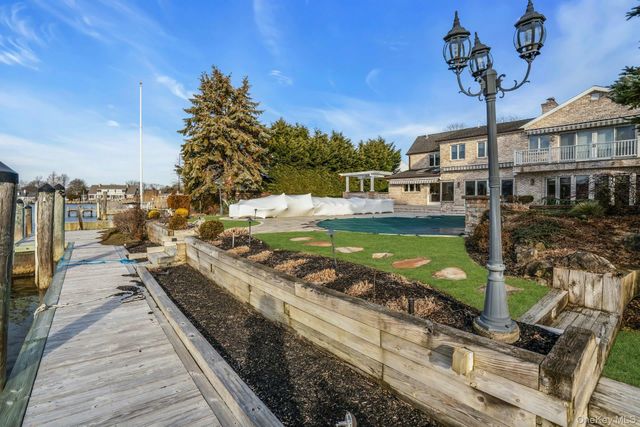 10 Beech Road, Islip, NY 11751