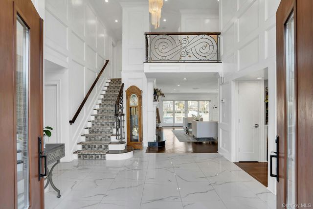 10 Beech Road, Islip, NY 11751