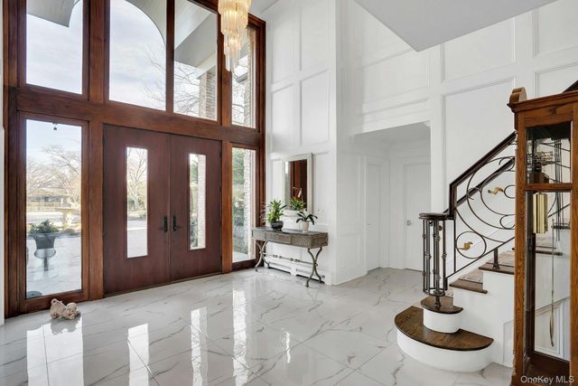 10 Beech Road, Islip, NY 11751