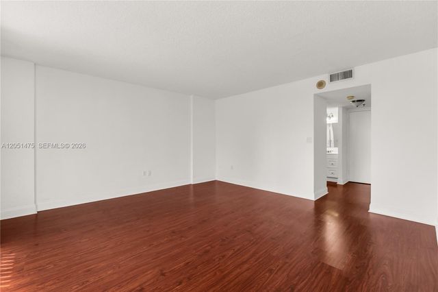 20515 E Country Club Dr 248, Aventura, FL 33180