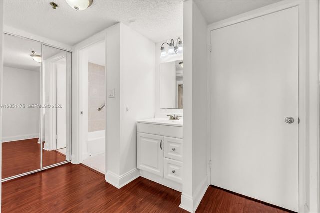 20515 E Country Club Dr 248, Aventura, FL 33180