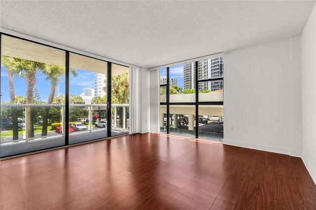 20515 E Country Club Dr 248, Aventura, FL 33180