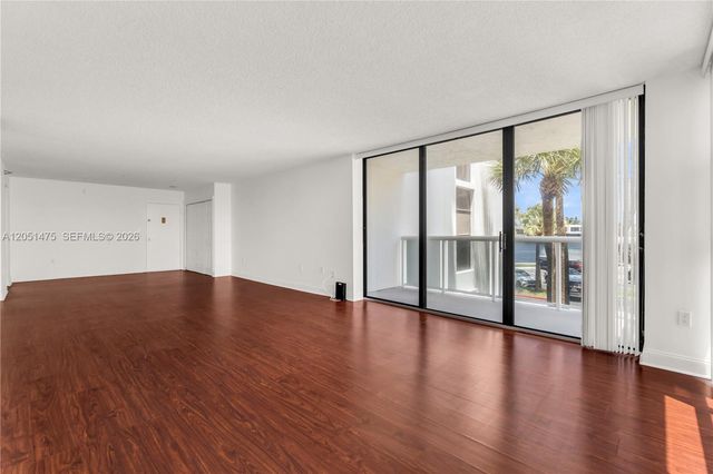 20515 E Country Club Dr 248, Aventura, FL 33180