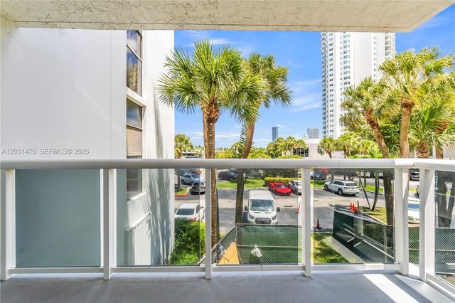 20515 E Country Club Dr 248, Aventura, FL 33180