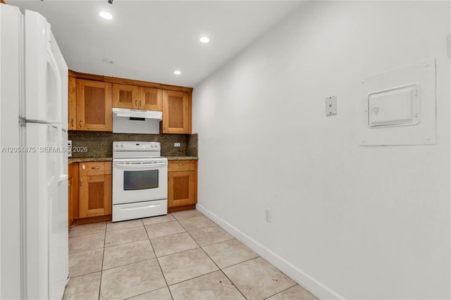 20515 E Country Club Dr 248, Aventura, FL 33180