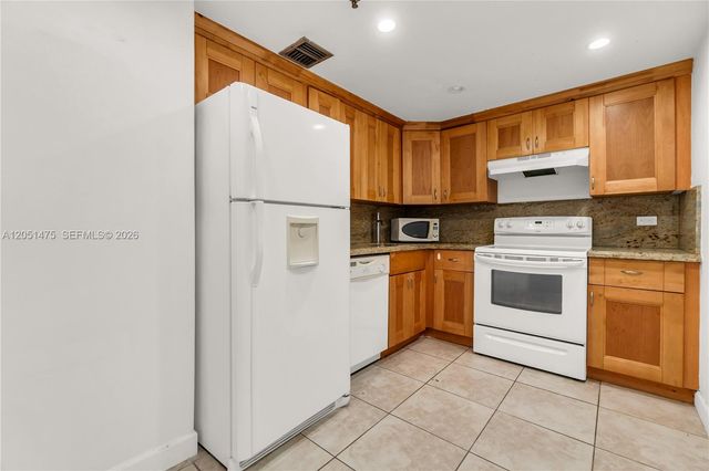 20515 E Country Club Dr 248, Aventura, FL 33180