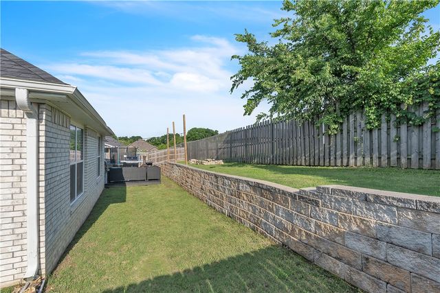 1461 Colonel McNeil Drive, Prairie Grove, AR 72753