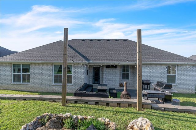 1461 Colonel McNeil Drive, Prairie Grove, AR 72753