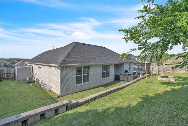 1461 Colonel McNeil Drive, Prairie Grove, AR 72753