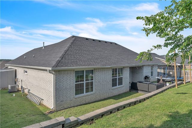 1461 Colonel McNeil Drive, Prairie Grove, AR 72753